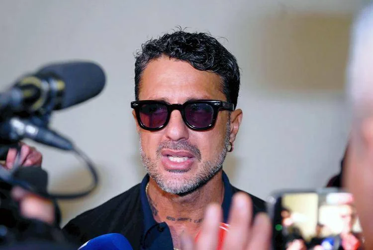 FABRIZIO CORONA: AGGREDITO E RAPINATO DA SEI UOMINI SOTTO CASA A MILANO!